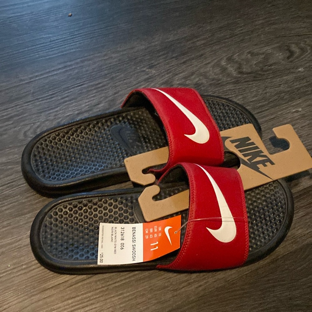 Nike Benassi Swoosh slides BRAND NEW